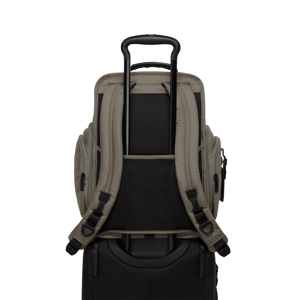 Tumi_158957_grey_alloy