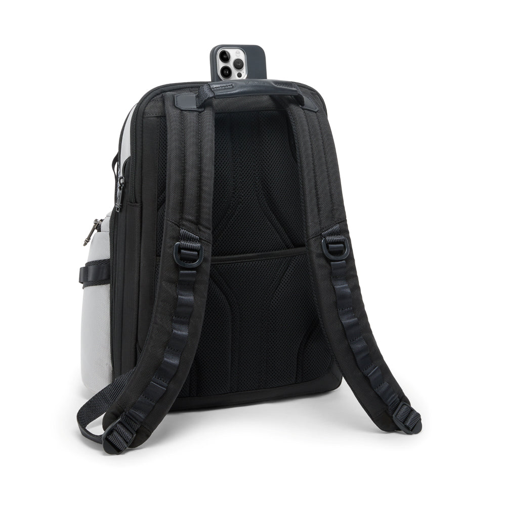 Tumi_156510_pearl_grey