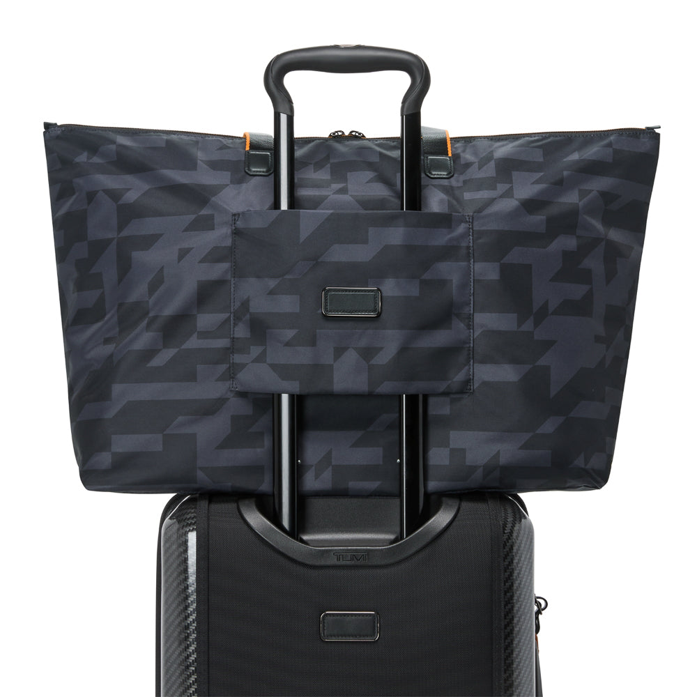 Tumi_159148_black_camouflage