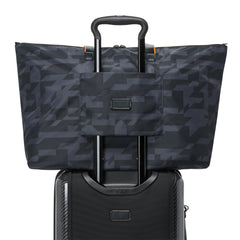 Tumi_159148_black_camouflage