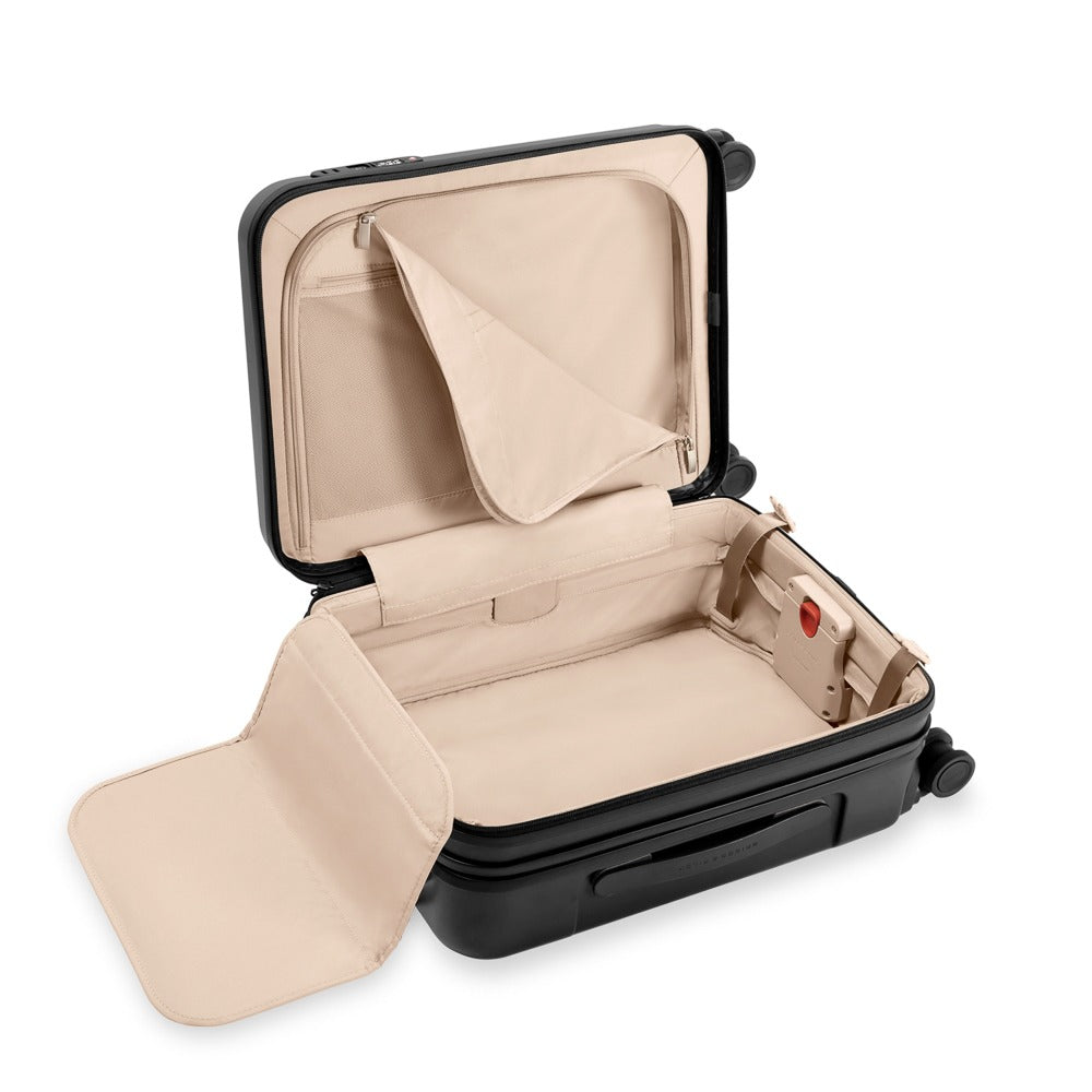 Briggs & Riley Sympatico 3.0 53cm expandable carry-on spinner suitcase in black with smooth wheels and sturdy handle.