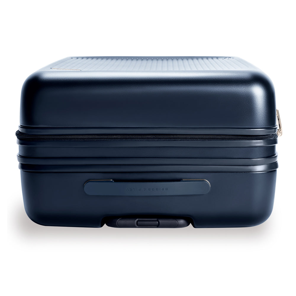 Large 76cm expandable spinner suitcase in navy by Briggs & Riley, showcasing smooth wheels and spacious interior.