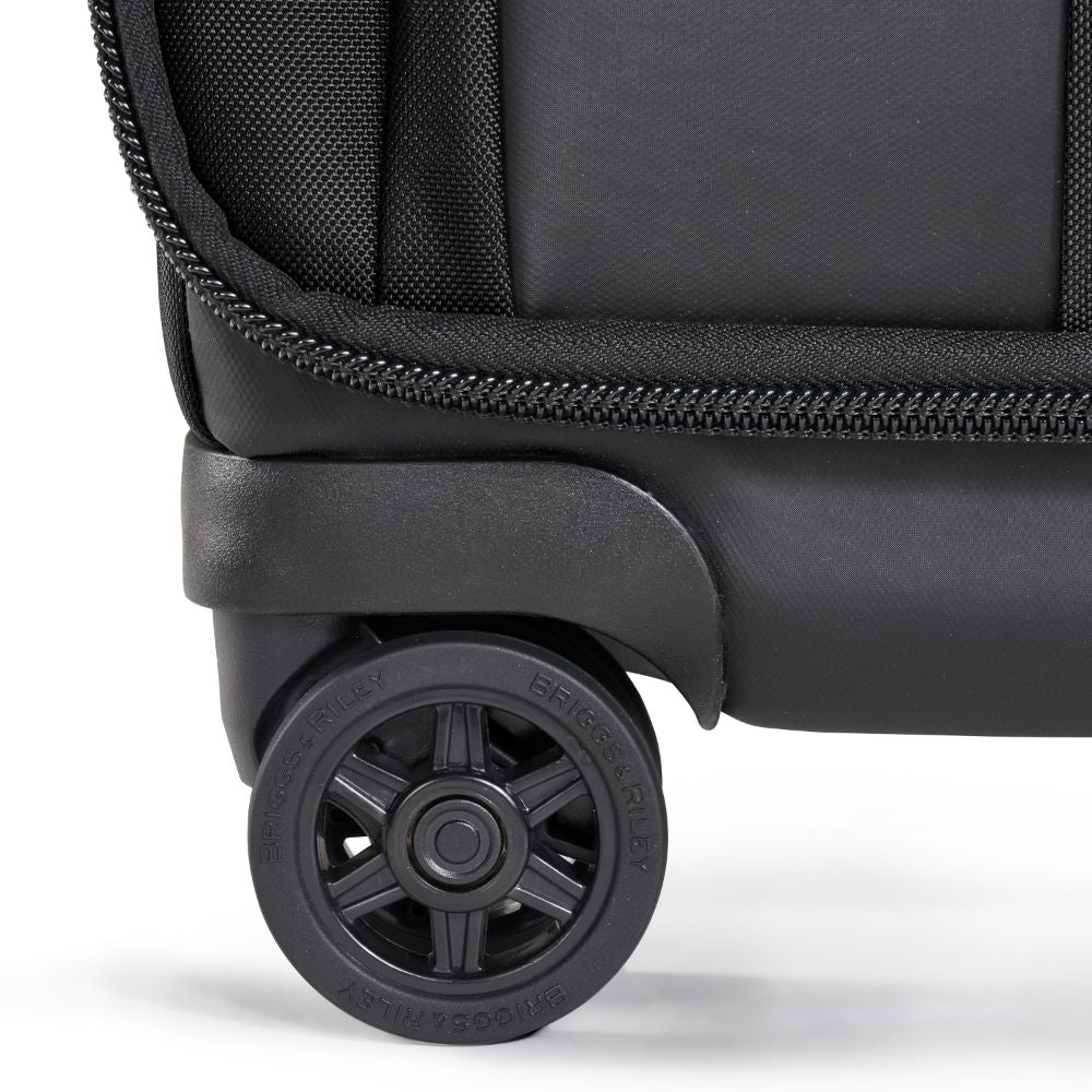 Briggs & Riley ZDX 53cm black carry on spinner cabin luggage with smooth wheels and sturdy handle, ideal for travel.