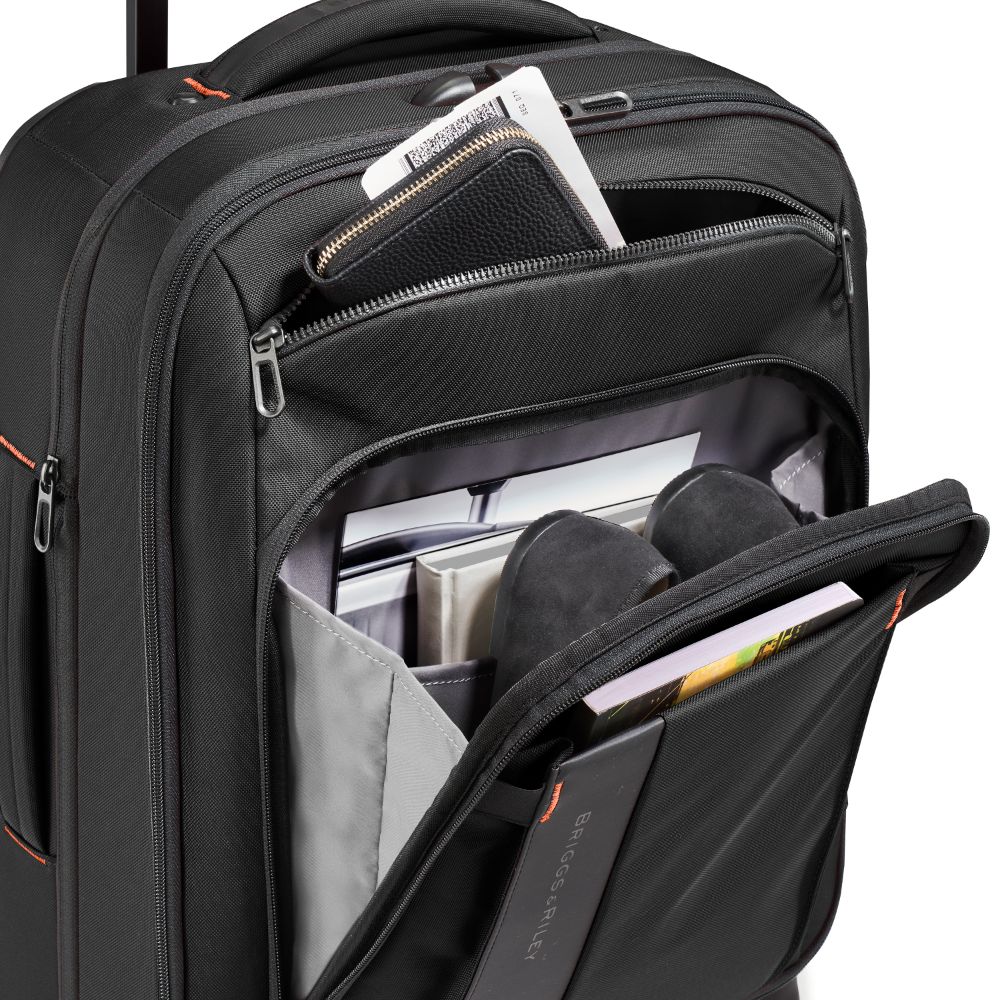 Briggs & Riley ZDX 53cm black carry-on spinner cabin luggage with smooth wheels and sturdy handle.