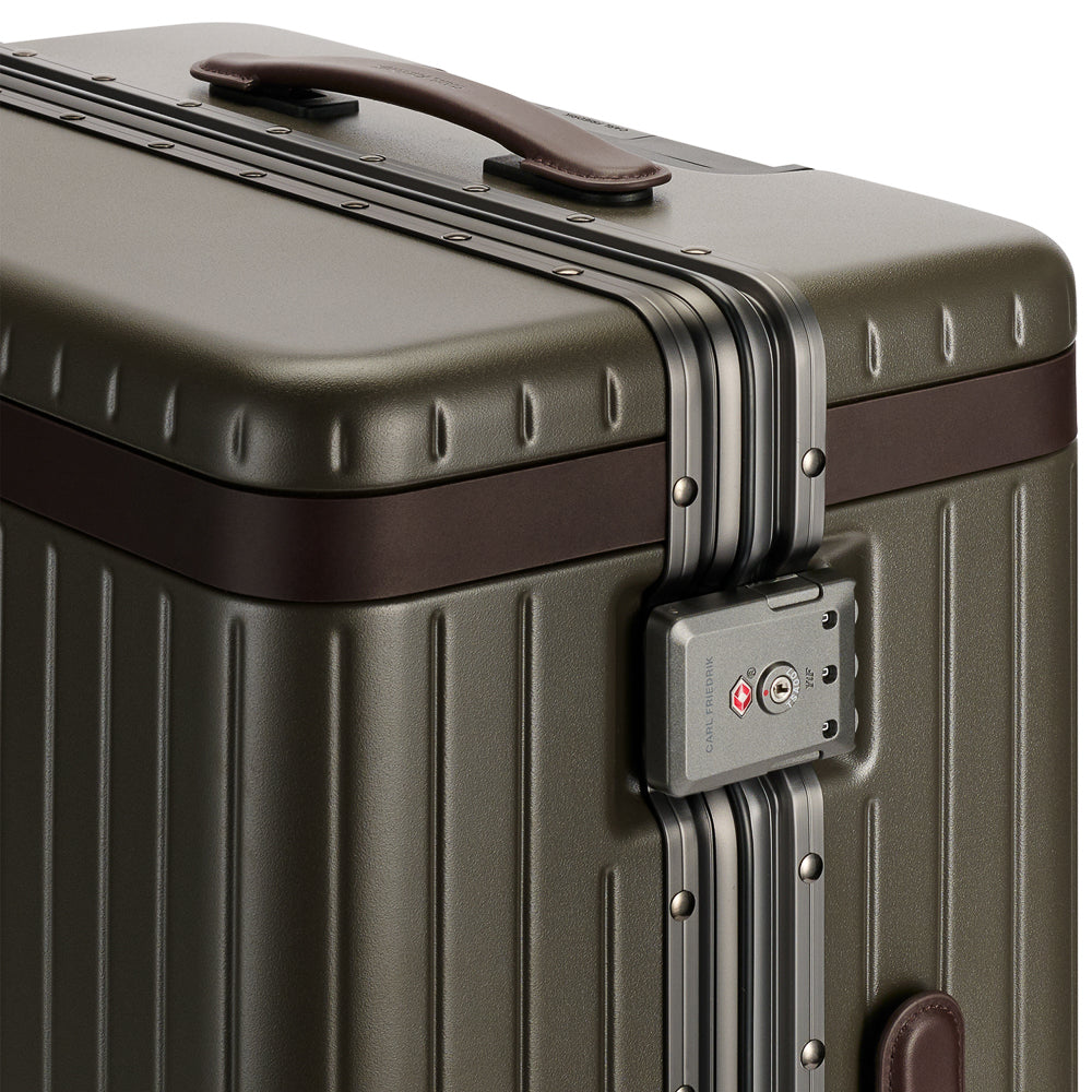 carl_friedrik_CF10312_check_in_olive