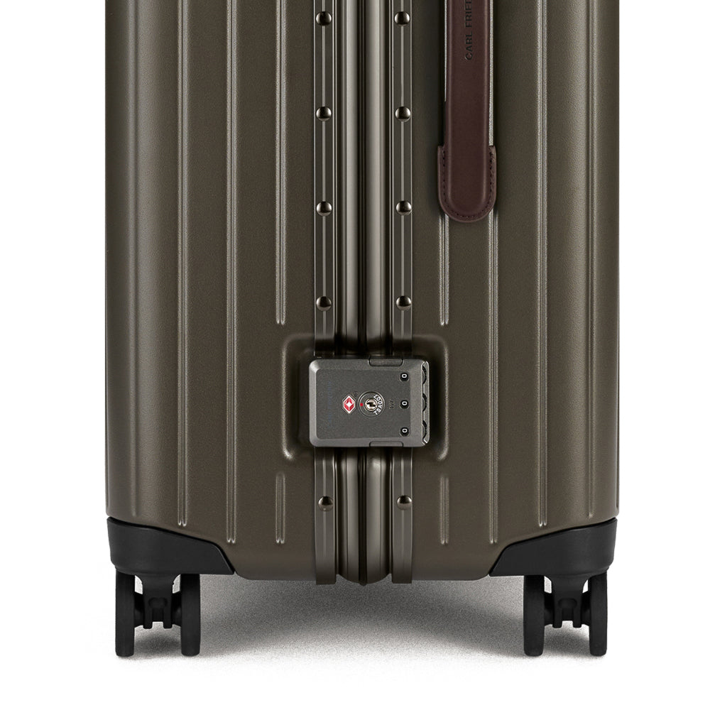 carl_friedrik_CF10312_check_in_olive