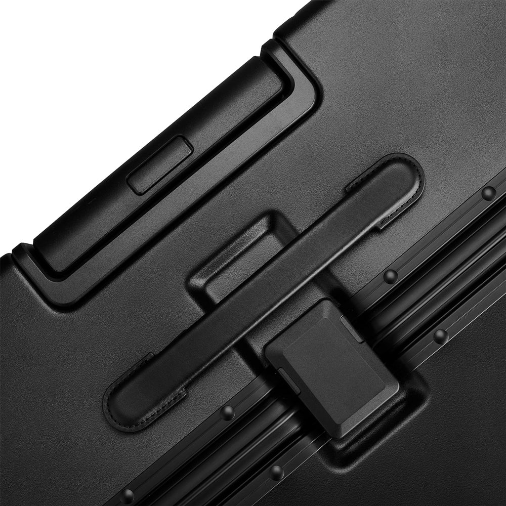 carl_friedrik_CF00109_black