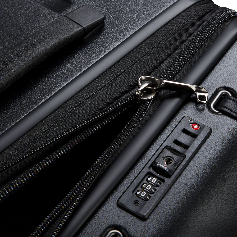 delsey_16778315_deep_black