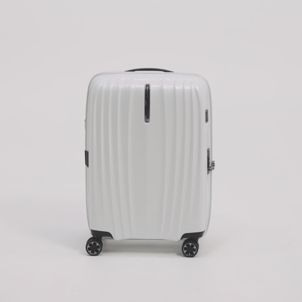 76cm Expandable Spinner Suitcase - Nexis