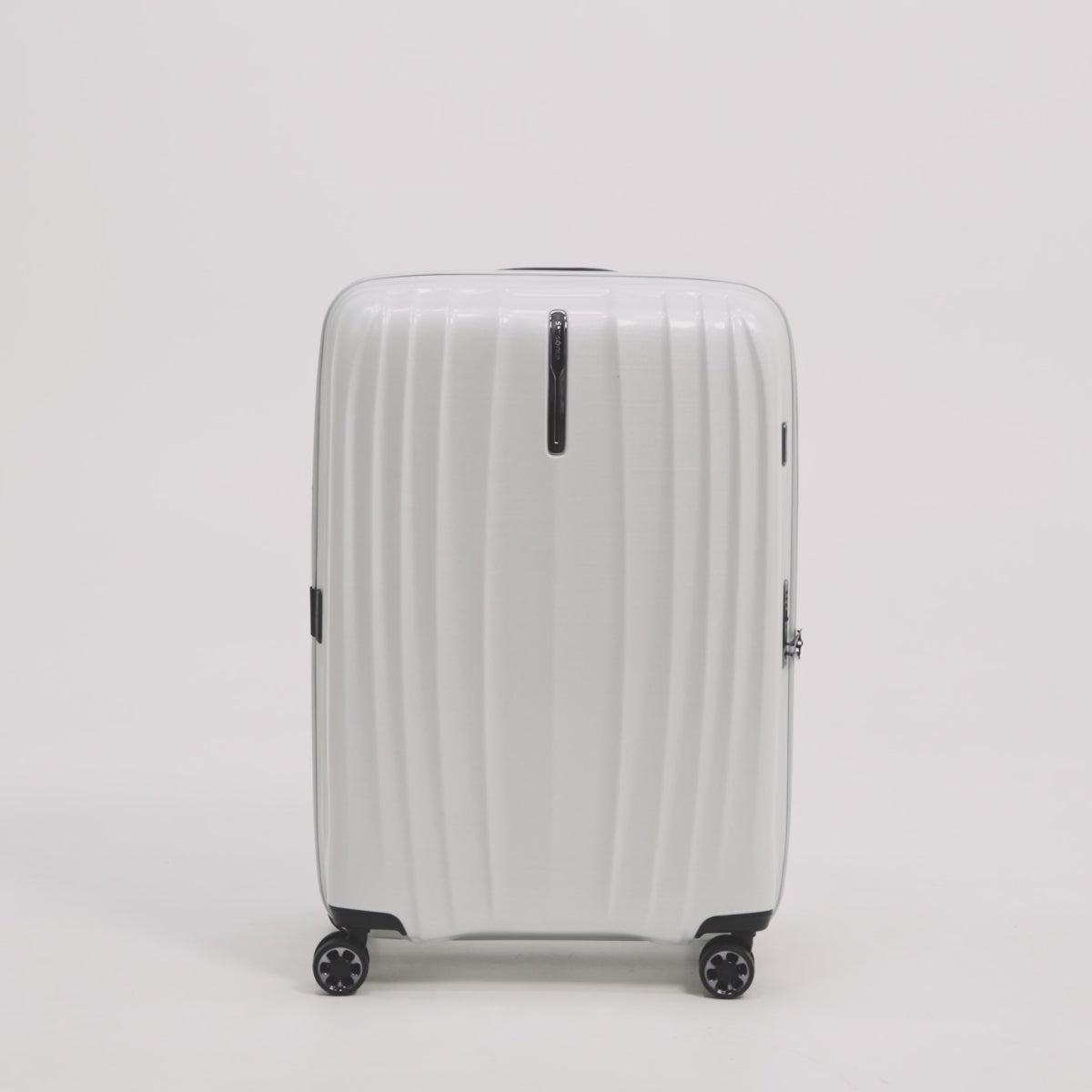 82cm Expandable Spinner Suitcase - Nexis