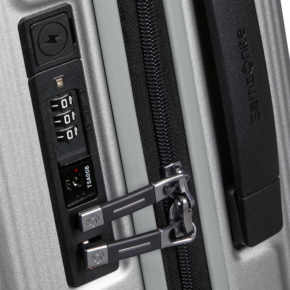 Samsonite Nuon 55cm Spinner in Matt Silver