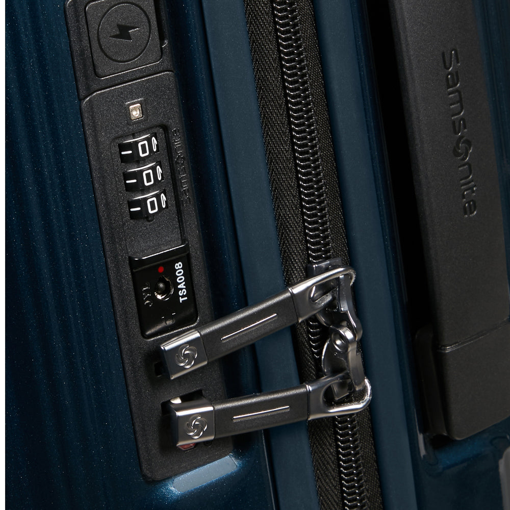 Samsonite Nuon 55cm Spinner in Metallic Blue