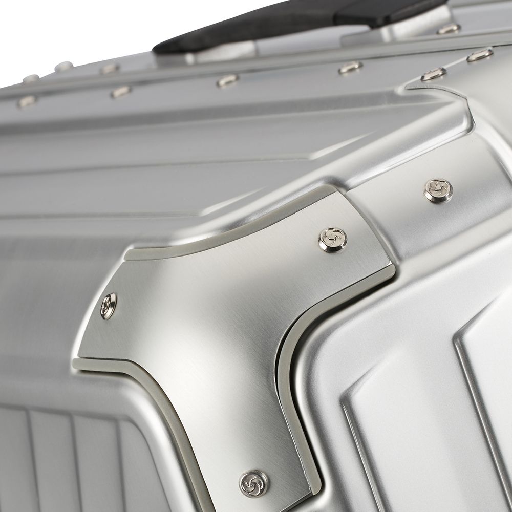 74cm Samsonite Litebox Aluminium trunk suitcase with a sleek design and sturdy exterior, ideal for check-in luggage.