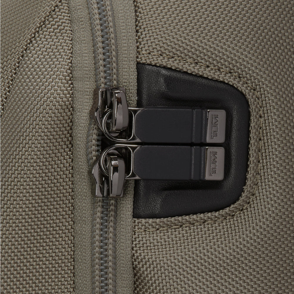 Tumi_158957_grey_alloy
