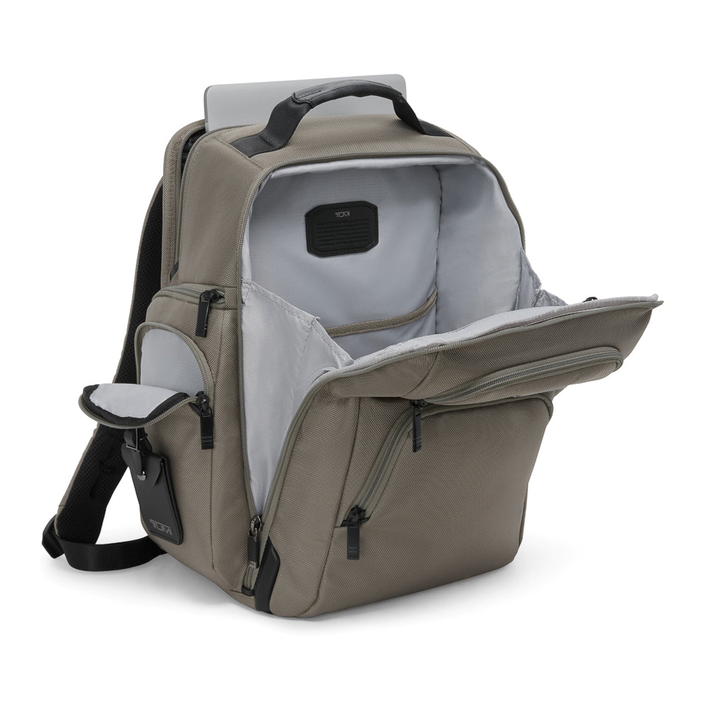 Tumi_158957_grey_alloy