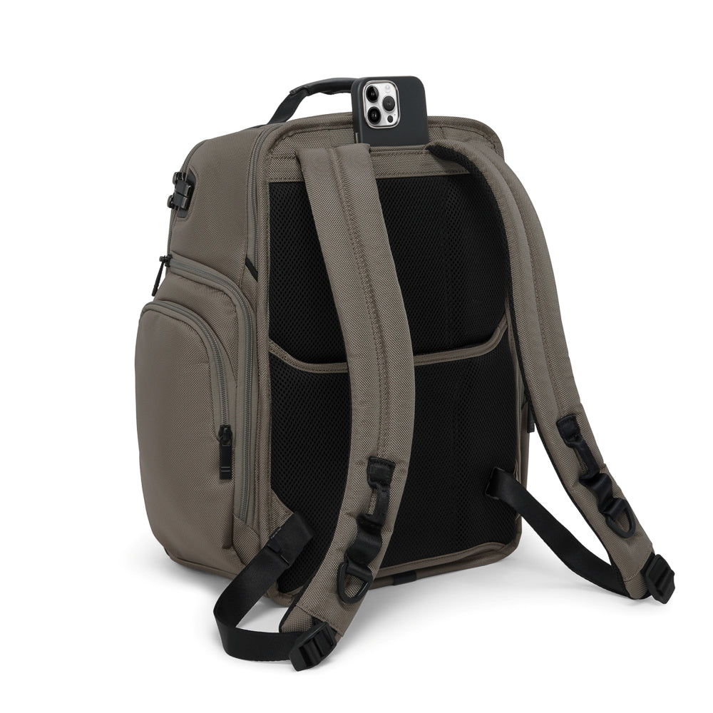 Tumi_158957_grey_alloy