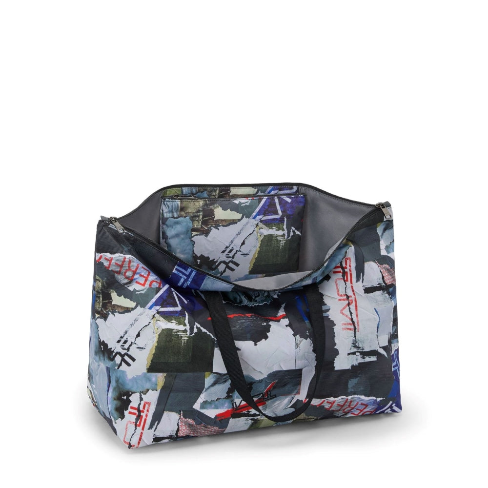 tumi_156569_poster_print