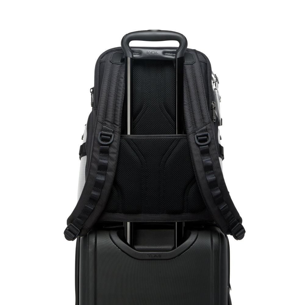 Tumi_156510_pearl_grey