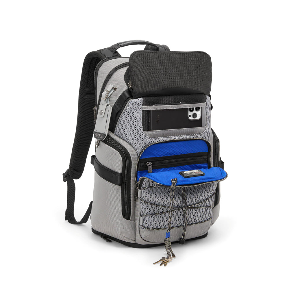 Tumi_156494_pearl_grey