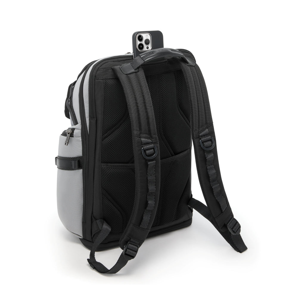 Tumi_156494_pearl_grey