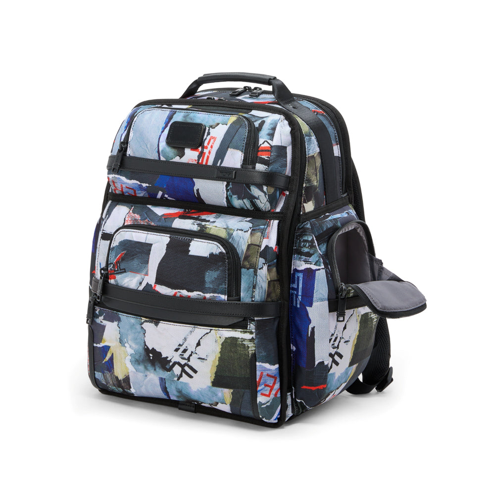 Tumi_156482_poster_print